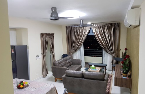 Central District Apartment | Cozy Apartment near Mid Valley Mega Mall with Pool & Spa