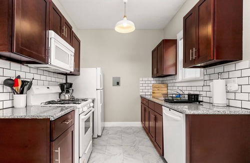 Midtown Apartment | Convenient Apartment Close to Downtown with Pool & Breakfast