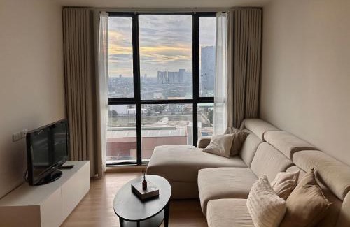 Khlong Kluea Apartment | Bright Apartment Near BTS with Ocean View and Pool Access