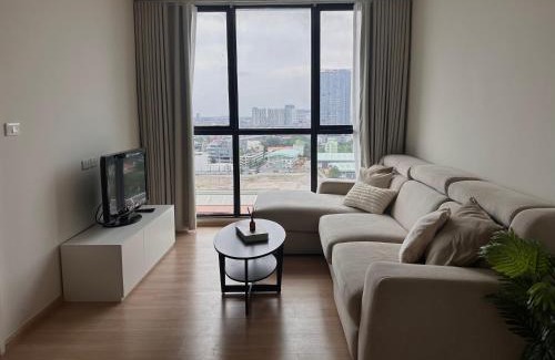 Khlong Kluea Apartment | Bright Apartment Near BTS with Ocean View and Pool Access