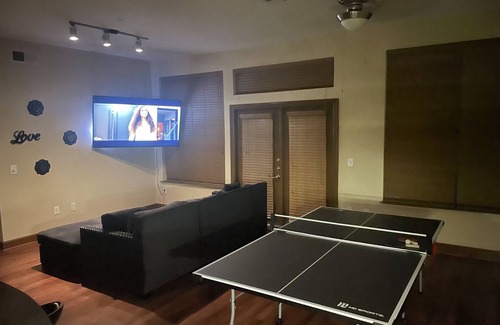 Houston Apartment | Cozy 1BR Apartment with Private Balcony in Southwest Houston