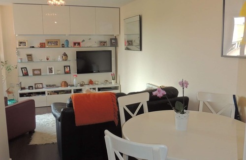 Finchley Apartment | Entire Apt - Lovely Clean 1 Bedroom in Leafy North London