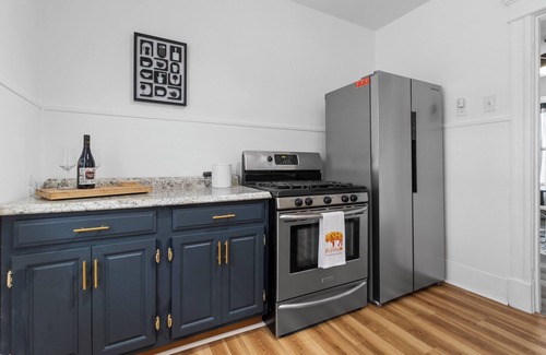 North Buffalo Apartment | Beautiful Entire Apartment Near Olmstead Park & Zoo