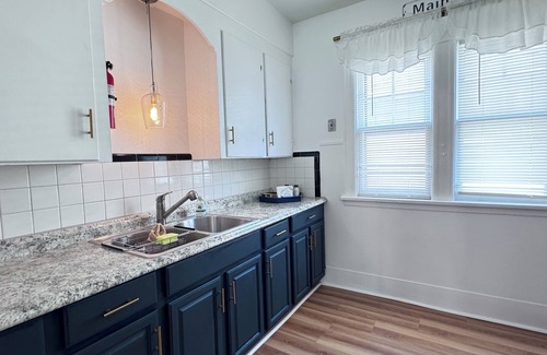 North Buffalo Apartment | Beautiful Entire Apartment Near Olmstead Park & Zoo