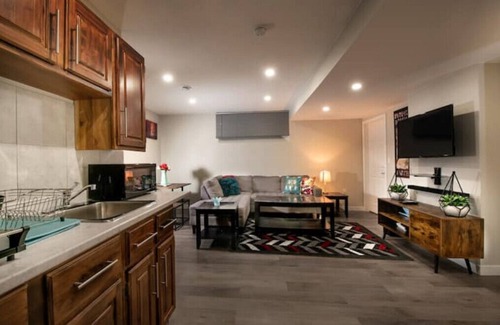 Winnipeg Apartment | Charming Basement Suite - Conveniently Close to Stores