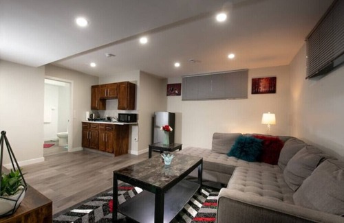 Winnipeg Apartment | Charming Basement Suite - Conveniently Close to Stores