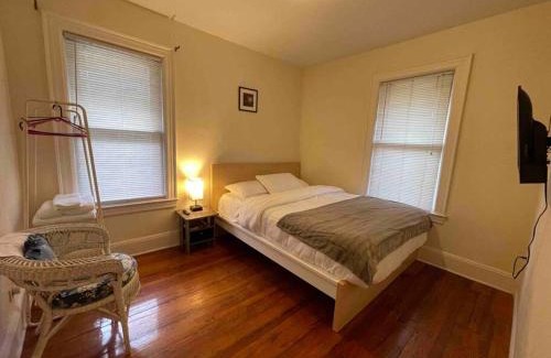 Queens Apartment | Guest Rated 9.8: Entire Cozy 1BR, Perfect for Families!