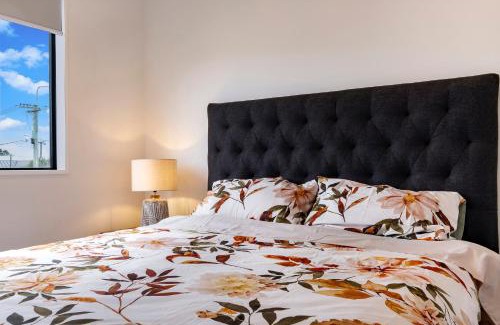 Linwood Apartment | Modern Brand New Home: Family-Friendly 4-Star Retreat