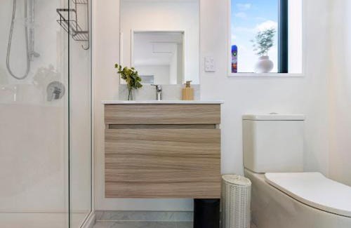 Linwood Apartment | Modern Brand New Home: Family-Friendly 4-Star Retreat