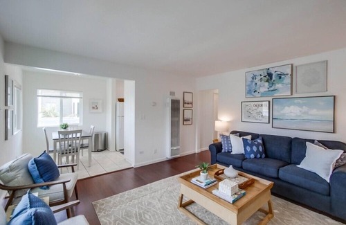 South Mission Beach House | Entire Building with Pool, Ocean View & 10/10 Guest Rating