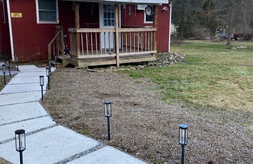 Kresgeville Cabin | Cozy Cabin Retreat at Hemlock Lake with Game Room