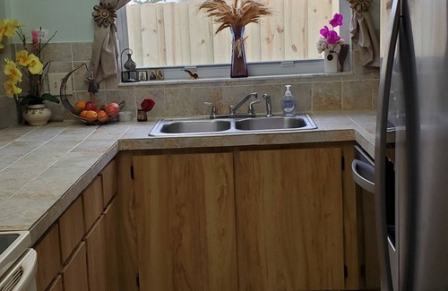 Hunt Club Villa | Ideal Central Retreat: 3BD/2BTH near Beaches & Shopping