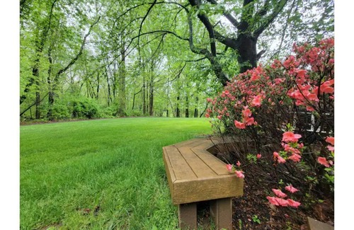 Montgomery Village House | Cheerful 4BR Townhouse by the Lake with Pool & Spa