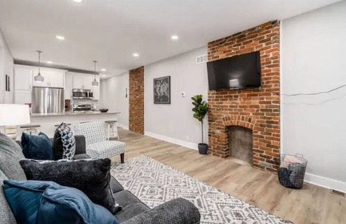 Livingston Park House | Unique Complex with Two Homes - Perfect for Families!
