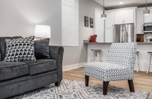 Livingston Park House | Unique Complex with Two Homes - Perfect for Families!
