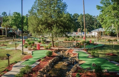 Flint Condo | Cozy Condo Retreat at a Beautiful Resort by Lake Palestine