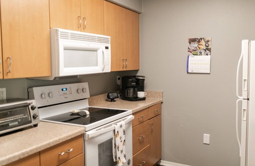 Waco Condo | Impeccable Condo with Pool in Gated Community - Guest Rated 9.8