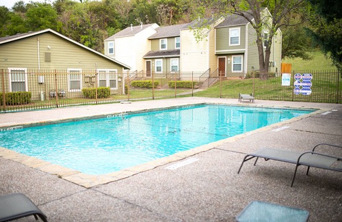 Waco Condo | Impeccable Condo with Pool in Gated Community - Guest Rated 9.8
