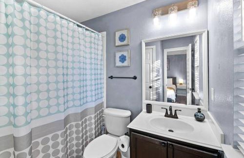 Franklin Park House | Entire Duplex - 10 Min From Downtown - Sleeps 20