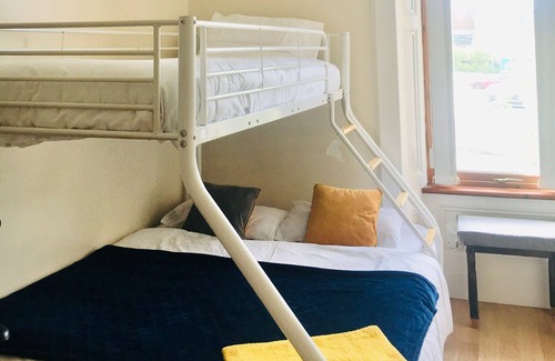 Falkirk Apartment | Central Scotland Flat with Self-Checkin & Pet-Friendly Perks
