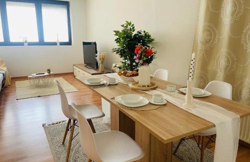 Oftersheim Apartment | Comfortable Entire Flat in Schwetzingen, Mannheim & HD