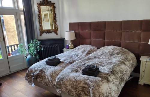 Utrecht Bed & Breakfast | Discover an Entire Floor by the Park with Pool & Spa
