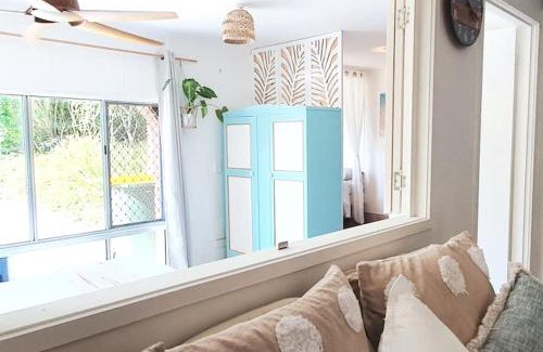 Tugun House | Cozy Guest Suite Steps from Beach with Hot Tub & Pet-Friendly