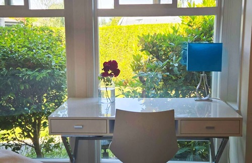 Steveston House | Entire Guest Suite studio private Luxury Bathroom Free parking Separate entrance