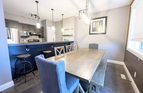 Grande Prairie House | Entire Home 4Bd 3.5Bath | WIFI | Smart TVs