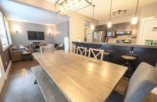 Grande Prairie House | Entire Home 4Bd 3.5Bath | WIFI | Smart TVs
