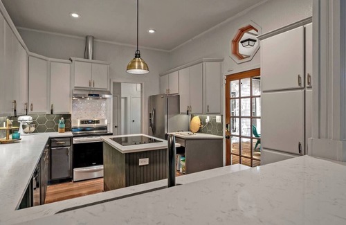 Mead House | Guest Rated 10/10: Ideal Home with Pool & Lake View!
