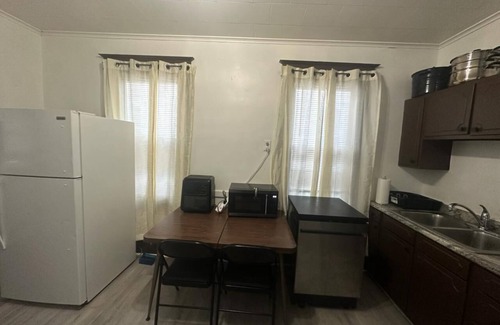 Burlington House | Entire Home for Families or Groups – Near Downtown
