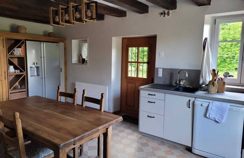 Charge House | Spacious Home for 6 with Breakfast & Child-Friendly Amenities