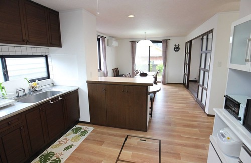 Shima House | Spacious Home for 13 with Kitchen & Breakfast in Shima Mie
