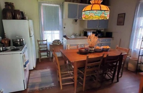 New Ulm House | Entire Home Retreat in Austin County with Pool & Spa