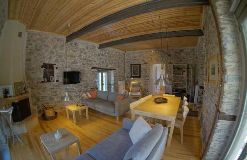 Tripi House | Explore a Family-Friendly Home in Laconia, Rated 9.8