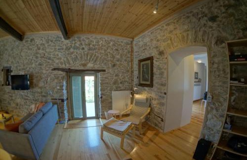 Tripi House | Explore a Family-Friendly Home in Laconia, Rated 9.8