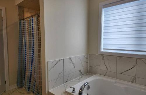 Caledonia Villa | Cozy Home Near Hamilton with Child-Friendly Amenities
