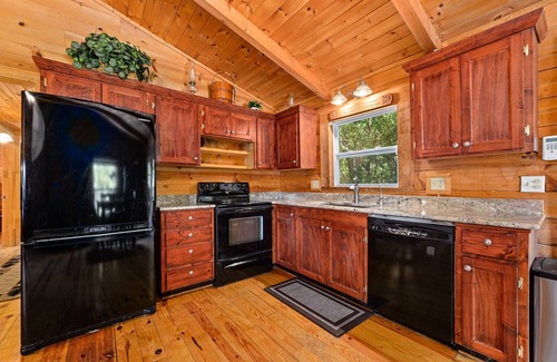 Johnson County House | Tranquil 2-Bedroom Retreat on Expansive 6-Acre Grounds