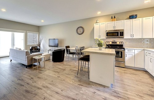 Central Okanagan House | Private Getaway with Pool, Spa & Perfect 10/10 Rating