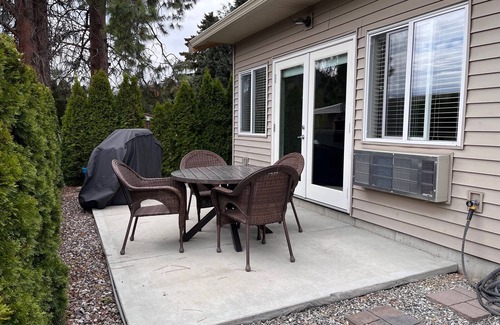 Central Okanagan House | Private Getaway with Pool, Spa & Perfect 10/10 Rating