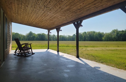 Starks House | Idyllic Retreat: Farmhouse with River Access & Family Amenities