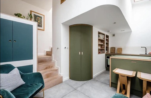 Hackney Wick Apartment | Relaxing Entire Home on Victoria Park - 4 Star, Family Friendly
