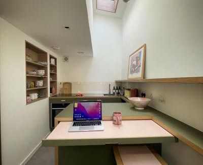 Hackney Wick Apartment | Relaxing Entire Home on Victoria Park - 4 Star, Family Friendly