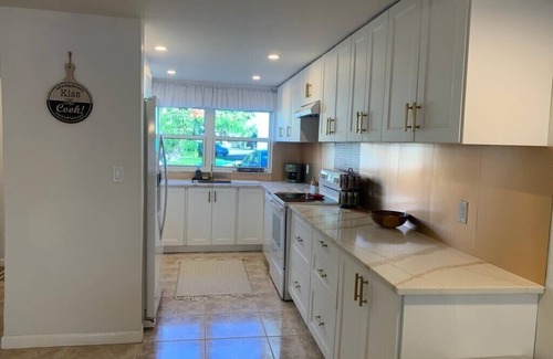 Bahamas Terrace Condo | Inviting Ocean View Condo with Pool and Spa Amenities