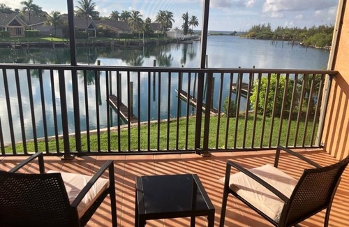 Bahamas Terrace Condo | Inviting Ocean View Condo with Pool and Spa Amenities