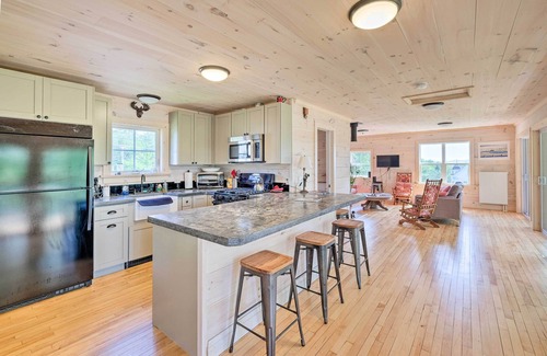 Belfast House | Relaxing Vintage Modern Home on Lower Mason Pond