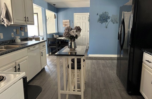 Westerly House | Entire house 2 miles to Misquamicut Beach- Sleeps 10!