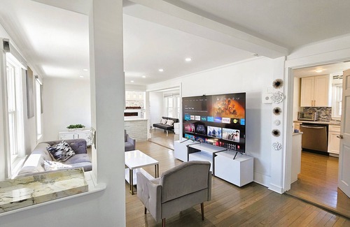 South Weymouth House | Ideal Home Steps from South Shore Hospital – Pet Friendly