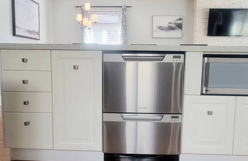 Willow Park House | Cozy 4 BR House with Spa & Hot Tub - Guest Rated 10/10